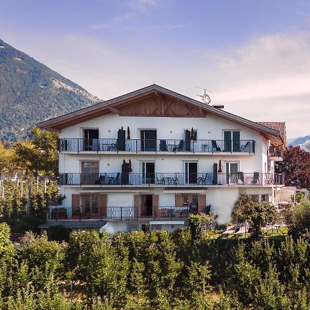 Garni Hotel Walburg Tirolo Exterior photo