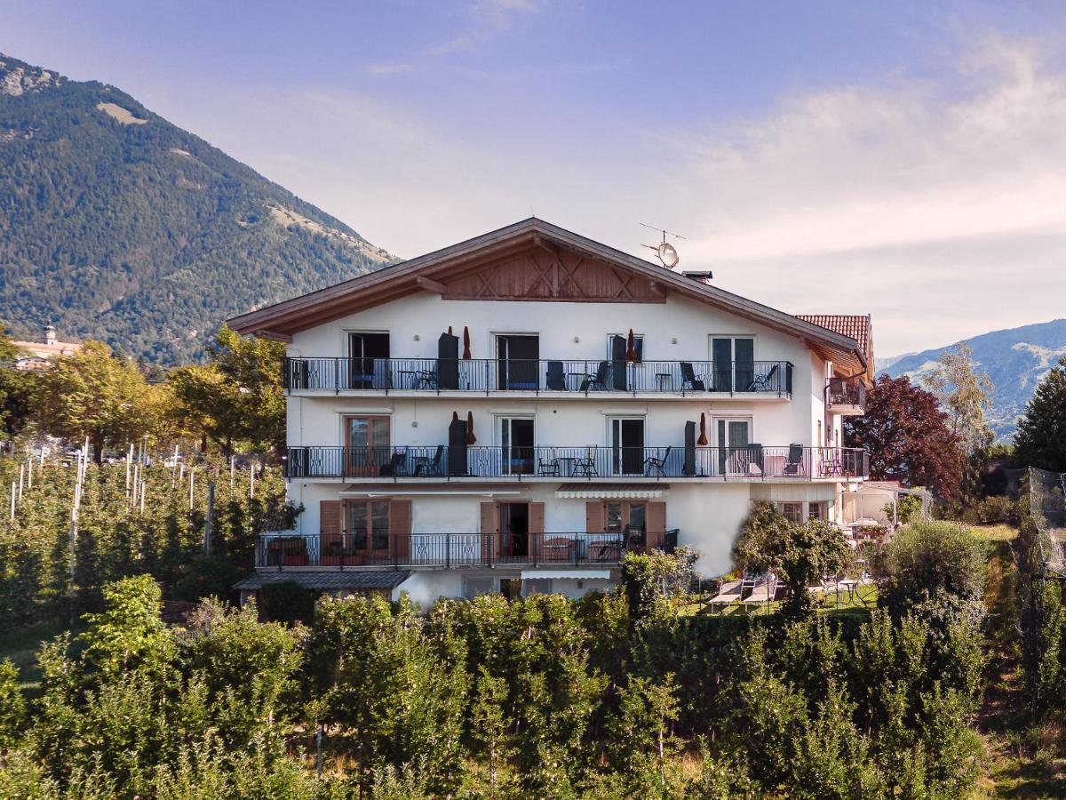 Garni Hotel Walburg Tirolo Exterior photo
